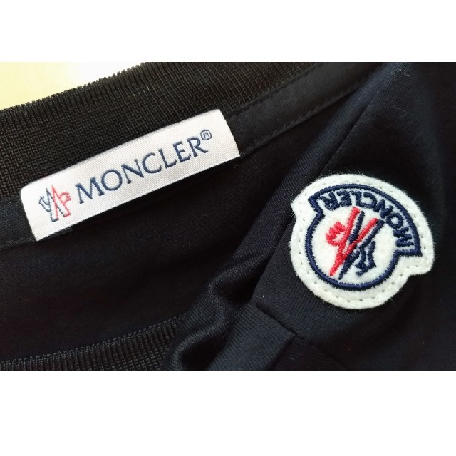 MONCLER(モンクレール)の美品　モンクレール　Tシャツ　黒　ブラック　ドロップショルダー　レディースM程度 レディースのトップス(Tシャツ(半袖/袖なし))の商品写真