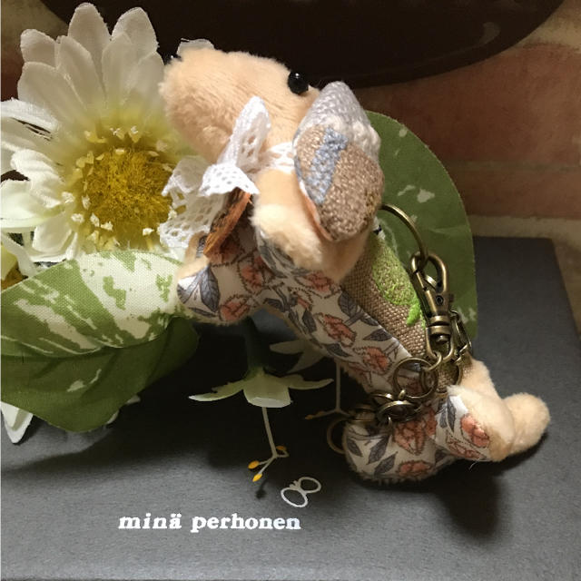 mina perhonen(ミナペルホネン)のミナ ペルホネン ダックスちゃんチャームちびっこ mina perhonen ハンドメイドのファッション小物(バッグチャーム)の商品写真