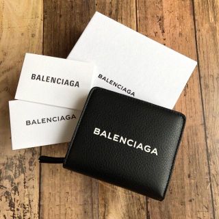 バレンシアガ(Balenciaga)の新作 新品 バレンシアガ でかロゴ ラウンド コンパクト折り財布(折り財布)