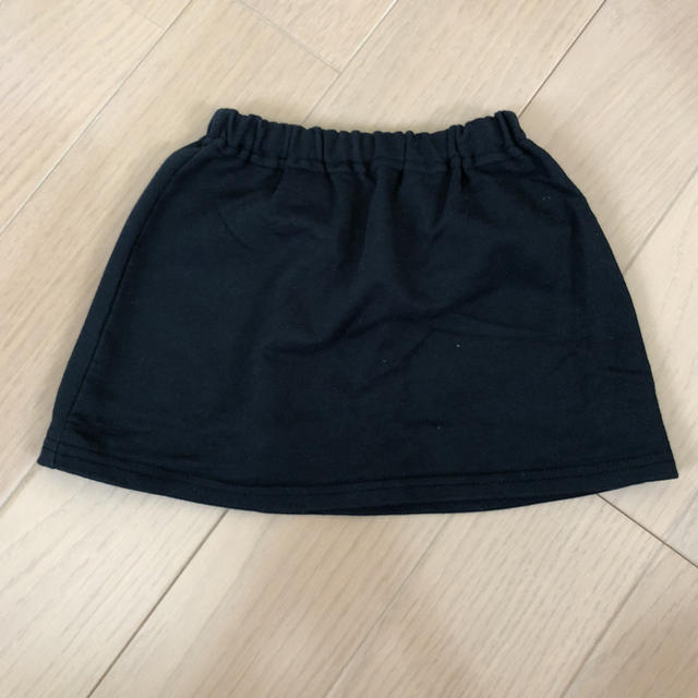 MUJI (無印良品)(ムジルシリョウヒン)のシンプル黒スカート 80cm キッズ/ベビー/マタニティのベビー服(~85cm)(スカート)の商品写真