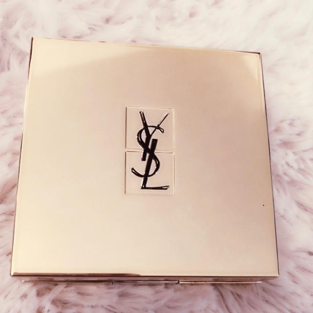 Yves Saint Laurent Beaute(イヴサンローランボーテ)のYSL ラディアントタッチルクッション Ｂ10 コスメ/美容のベースメイク/化粧品(ファンデーション)の商品写真