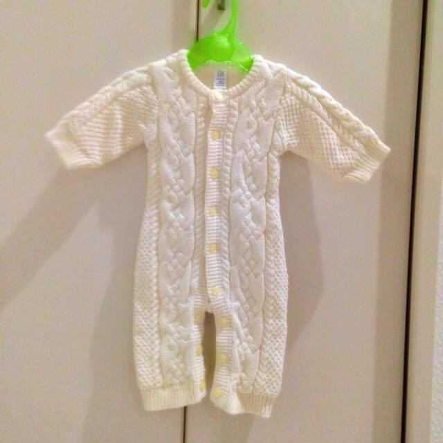 babyGAP(ベビーギャップ)のbabyGAP白ニットカバーオール♡ キッズ/ベビー/マタニティのベビー服(~85cm)(カバーオール)の商品写真