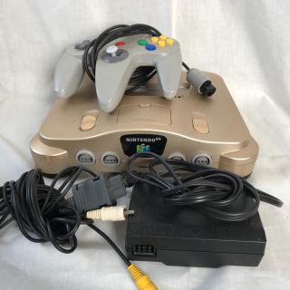 ニンテンドウ64(NINTENDO 64)のニンテンドー64 本体 ゴールド(家庭用ゲーム機本体)