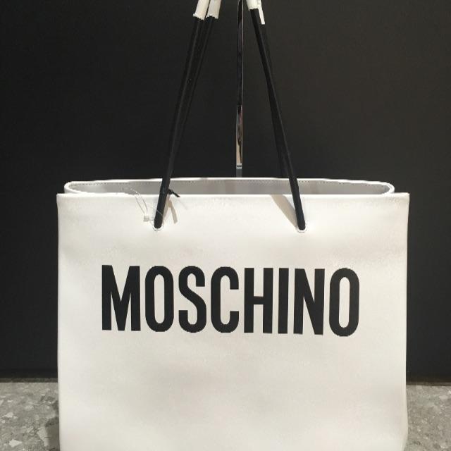 マザーズバッグ新品未使用 MOSCHINO ロゴトートバッグ