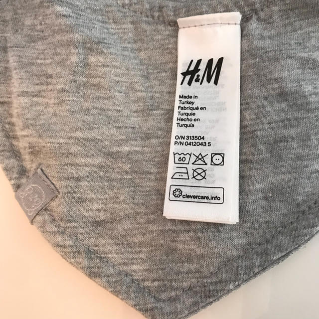 H&M(エイチアンドエム)のH&M★無印スタイ2枚セット★短時間着用の美品 キッズ/ベビー/マタニティのこども用ファッション小物(ベビースタイ/よだれかけ)の商品写真