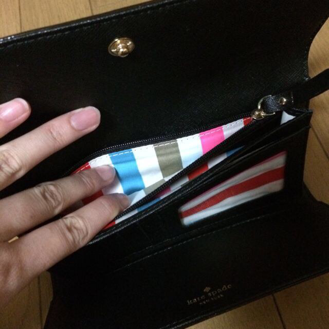 kate spade new york(ケイトスペードニューヨーク)の未使用！日本未入荷ストライプ柄のお財布♡ レディースのファッション小物(財布)の商品写真