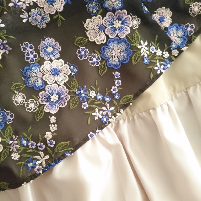 TOCCA(トッカ)の専用になりました💠TOCCA💠刺繍スカート レディースのスカート(ひざ丈スカート)の商品写真