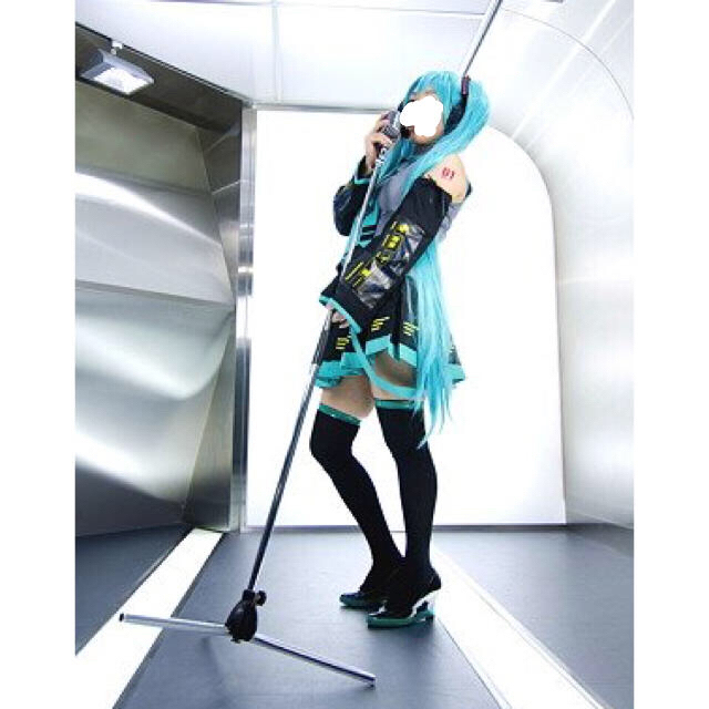 BODYLINE(ボディライン)の値下げ！美品 初音ミク コスプレ フルセット エンタメ/ホビーのコスプレ(衣装一式)の商品写真