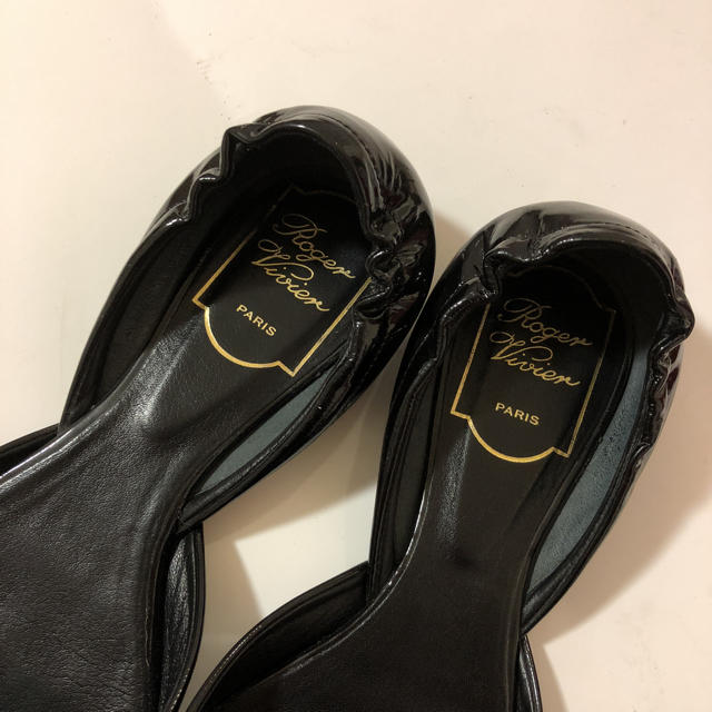 ROGER VIVIER(ロジェヴィヴィエ)のロジェヴィヴィエ☆ブラック フラットシューズ 37 レディースの靴/シューズ(バレエシューズ)の商品写真