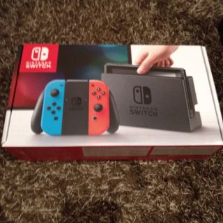 ニンテンドースイッチ(Nintendo Switch)の美品ニンテンドースイッチ本体　ブルー&レッド(家庭用ゲーム機本体)