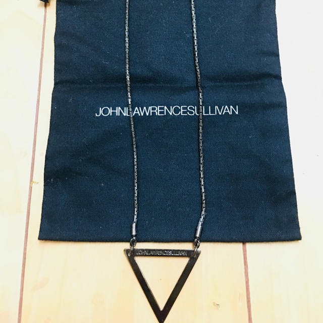 JOHN LAWRENCE SULLIVAN(ジョンローレンスサリバン)のジョンローレンスサリバントライアングルネックレス メンズのアクセサリー(ネックレス)の商品写真