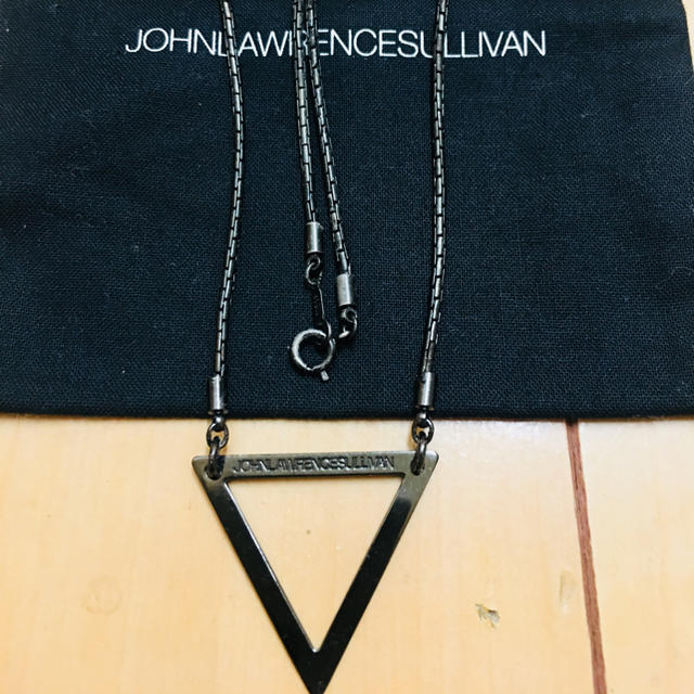 JOHN LAWRENCE SULLIVAN(ジョンローレンスサリバン)のジョンローレンスサリバントライアングルネックレス メンズのアクセサリー(ネックレス)の商品写真