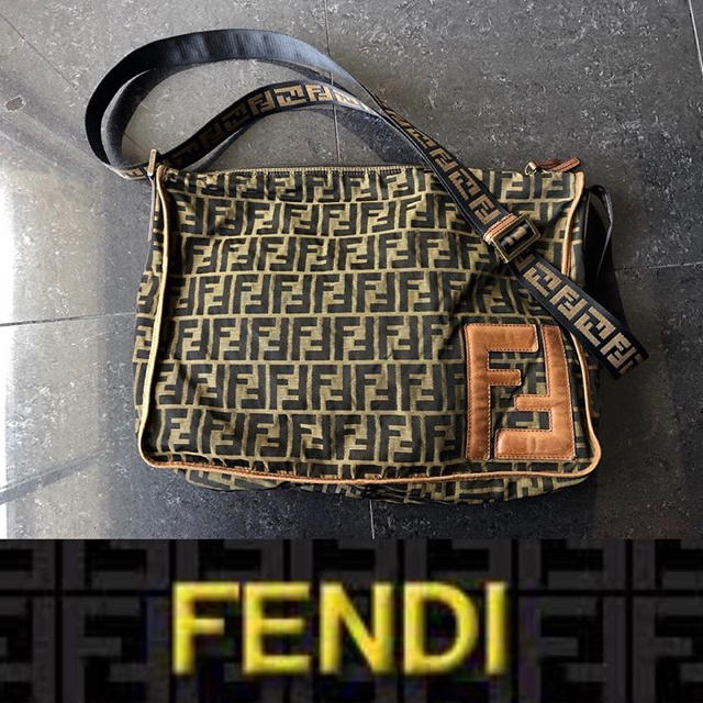 トートバッグフェンディ  FENDI バック ズッカ柄