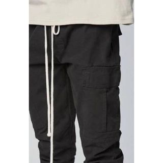 フィアオブゴッド(FEAR OF GOD)のfog essentials cargo pants S black(ワークパンツ/カーゴパンツ)