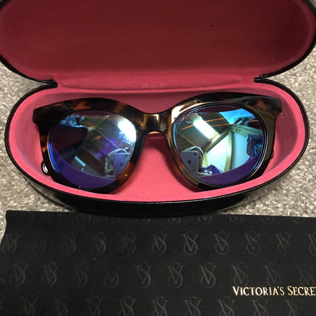 Victoria's Secret(ヴィクトリアズシークレット)のVICTORIA'S SECRET💓サングラス レディースのファッション小物(サングラス/メガネ)の商品写真