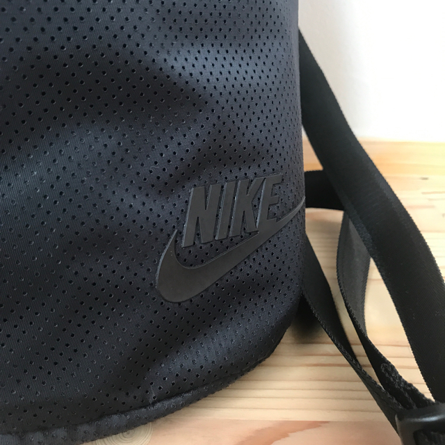 NIKE(ナイキ)のNIKE リュックサック 17L ブラック レディースのバッグ(リュック/バックパック)の商品写真