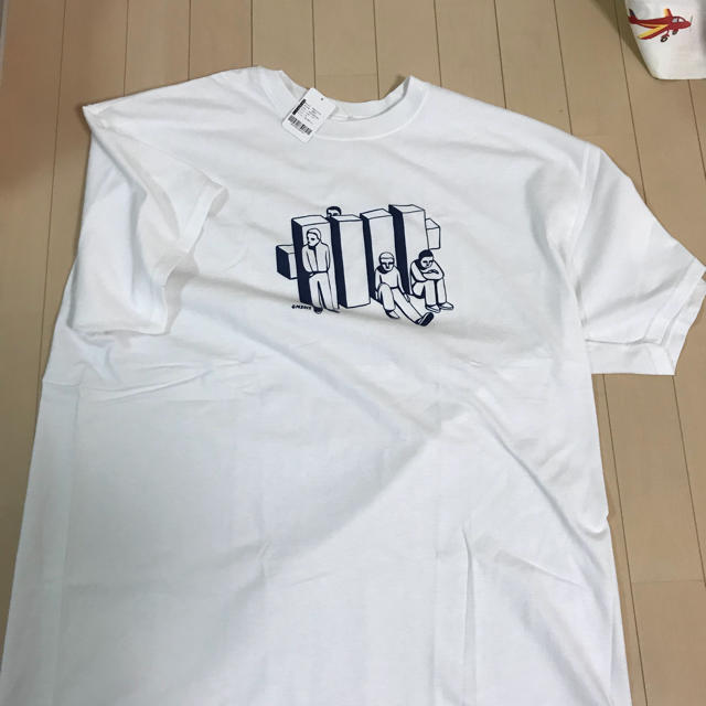 UNDEFEATED(アンディフィーテッド)のUNDEFEATED tee Tシャツ アンディフィーテッド メンズのトップス(Tシャツ/カットソー(半袖/袖なし))の商品写真