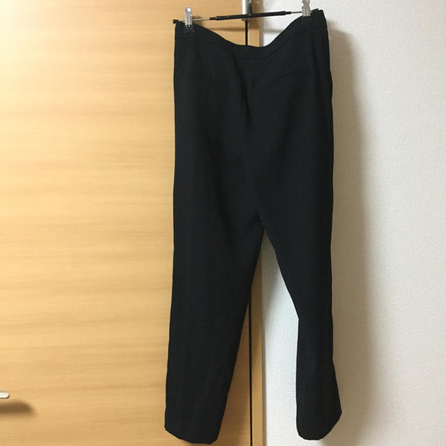 ZARA(ザラ)の新品♦︎ZARA♦︎フリルパンツ レディースのパンツ(クロップドパンツ)の商品写真