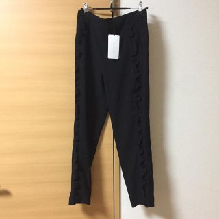 ザラ(ZARA)の新品♦︎ZARA♦︎フリルパンツ(クロップドパンツ)