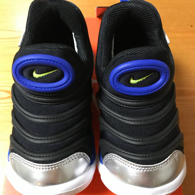 NIKE(ナイキ)のNIKE ナイキ ダイナモフリー 16.0 新品 ラスト1点‼️ キッズ/ベビー/マタニティのキッズ靴/シューズ(15cm~)(スニーカー)の商品写真