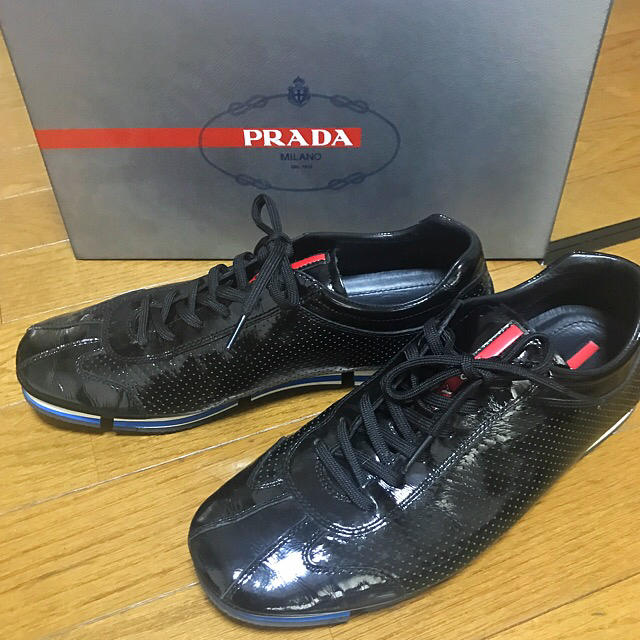 PRADA(プラダ)のプラダ エナメル スニーカー PRADA メンズの靴/シューズ(スニーカー)の商品写真