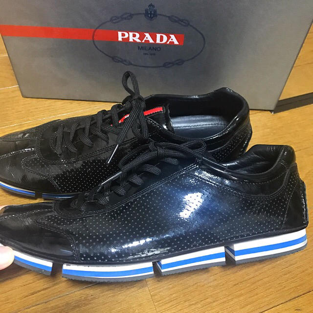 PRADA(プラダ)のプラダ エナメル スニーカー PRADA メンズの靴/シューズ(スニーカー)の商品写真