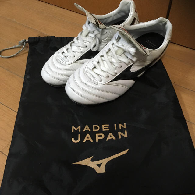 MIZUNO(ミズノ)の《専用》サッカースパイク25.５cm ミズノ『モレリア２』☆トップモデル スポーツ/アウトドアのサッカー/フットサル(シューズ)の商品写真