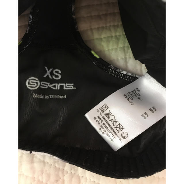 SKINS(スキンズ)の専用ページ　skins ブラトップXS スポーツ/アウトドアのトレーニング/エクササイズ(トレーニング用品)の商品写真