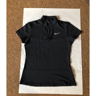 ナイキ(NIKE)のナイキのゴルフウエアー色は黒です。昨年購入しましたが試着のみです。(ウエア)