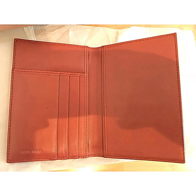 miumiu(ミュウミュウ)のmiu miu パスポートケース カードケース レディースのファッション小物(名刺入れ/定期入れ)の商品写真