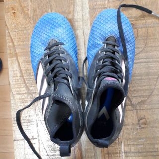 アディダス(adidas)のadidas　BOYS サッカースパイク／値下げします(シューズ)