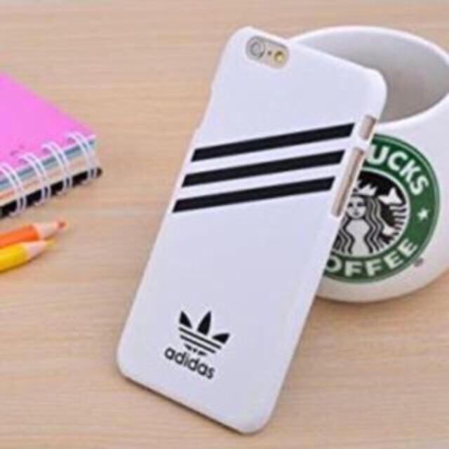 adidas(アディダス)のadidas スマホカバー スマホ/家電/カメラのスマホアクセサリー(モバイルケース/カバー)の商品写真