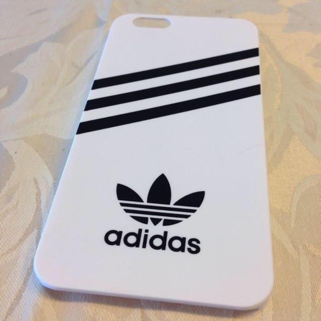 adidas(アディダス)のadidas スマホカバー スマホ/家電/カメラのスマホアクセサリー(モバイルケース/カバー)の商品写真