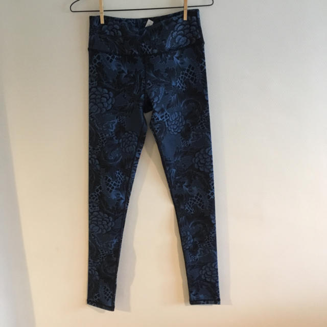 *outlet* lululemon size4 pantsトレーニング/エクササイズ