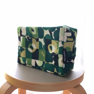 マリメッコ(marimekko)の*専用* マリメッコ メイクポーチ VERSO RUUTU 新品 タグ付き(ポーチ)