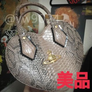 ヴィヴィアンウエストウッド(Vivienne Westwood)の美品✨ フリリースネークハートバッグ ベージュ(ハンドバッグ)