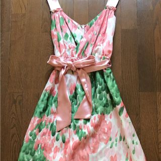 チェスティ(Chesty)の【新品、未使用】花柄♡ワンピース(ひざ丈ワンピース)