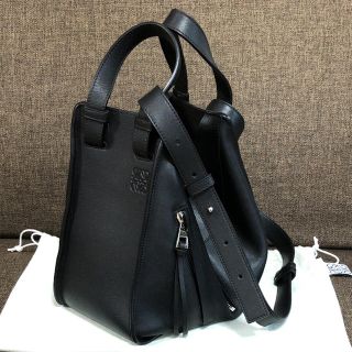 ロエベ(LOEWE)の未使用新品 LOEWE ロエベ ハンモック スモール ブラック タグ&購入証明書(ハンドバッグ)