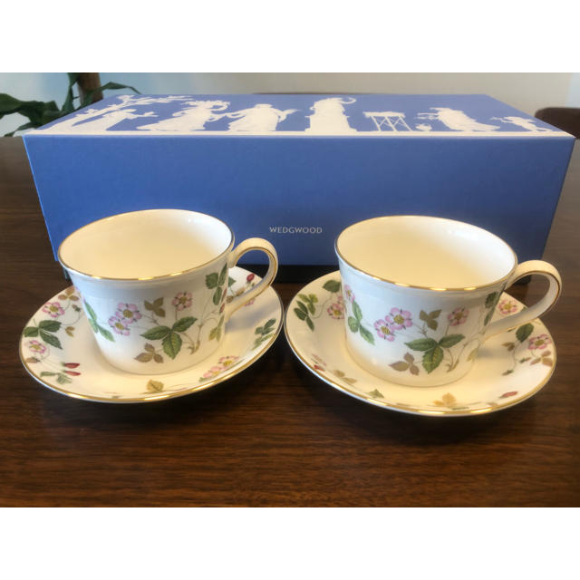 WEDGWOOD(ウェッジウッド)のWEDGWOOD 《WILD STRAWBERRY》カップ&ソーサー インテリア/住まい/日用品のキッチン/食器(食器)の商品写真