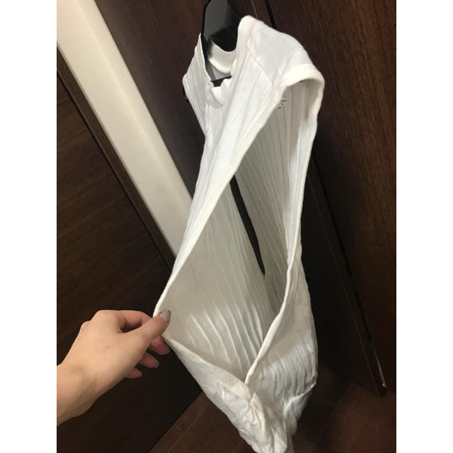 URBAN RESEARCH(アーバンリサーチ)のyoung&olsen ノースリーブトップス白 レディースのトップス(Tシャツ(半袖/袖なし))の商品写真