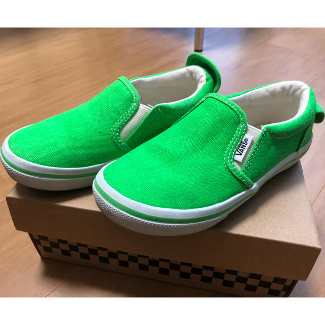 VANS(ヴァンズ)のバお正月最終 SALE バンズ スリッポン 春夏人気の蛍光グリーン キッズ/ベビー/マタニティのキッズ靴/シューズ(15cm~)(スリッポン)の商品写真