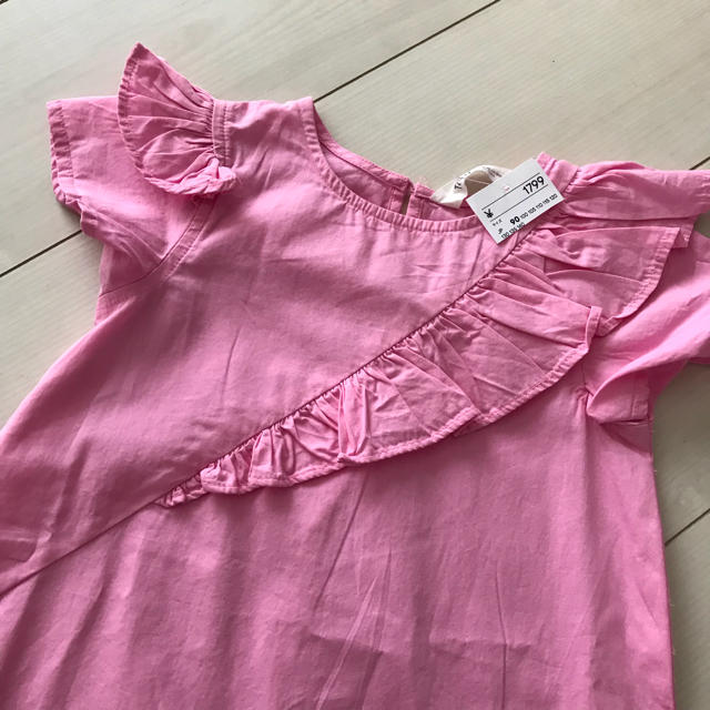 H&M(エイチアンドエム)の新品♡フリルワンピース 90 キッズ/ベビー/マタニティのキッズ服女の子用(90cm~)(ワンピース)の商品写真