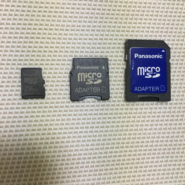 Panasonic(パナソニック)のPanasonic／micro SD 256MB & アダプター2種類 スマホ/家電/カメラのスマートフォン/携帯電話(その他)の商品写真