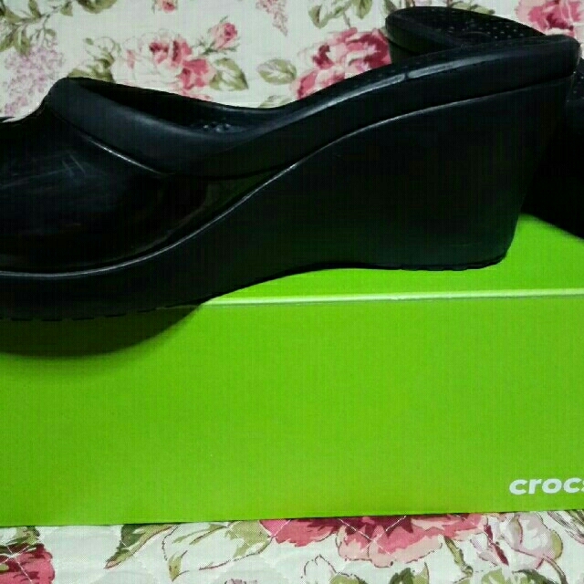 crocs(クロックス)のcrocs　ササリー　/  サンダル　W6  23㎝～23.5㎝　USED  レディースの靴/シューズ(サンダル)の商品写真