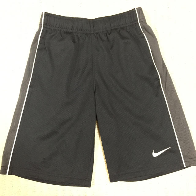 NIKE(ナイキ)のNIKEドライフィット☆140 キッズ/ベビー/マタニティのキッズ服男の子用(90cm~)(パンツ/スパッツ)の商品写真