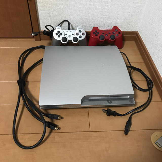 PlayStation(プレイステーション)のPS3  プレイステーション3 中古  コントローラー２つ、ソフト付き エンタメ/ホビーのゲームソフト/ゲーム機本体(家庭用ゲーム機本体)の商品写真