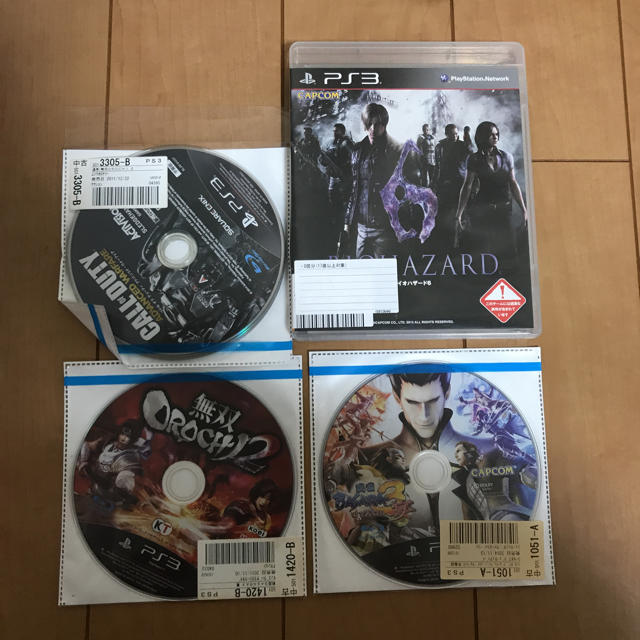 PlayStation(プレイステーション)のPS3  プレイステーション3 中古  コントローラー２つ、ソフト付き エンタメ/ホビーのゲームソフト/ゲーム機本体(家庭用ゲーム機本体)の商品写真