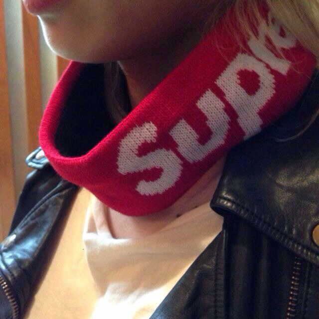 Supreme(シュプリーム)のSupreme レディースのファッション小物(バンダナ/スカーフ)の商品写真