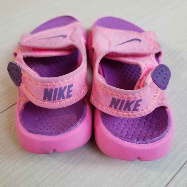 NIKE(ナイキ)のナイキ　NIKE  キッズ　サンダル　17㎝ キッズ/ベビー/マタニティのキッズ靴/シューズ(15cm~)(サンダル)の商品写真