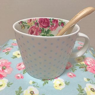 ローラアシュレイ(LAURA ASHLEY)の【新品、未使用】ローラアシュレイ カップ&木製スプーンセット🌸(グラス/カップ)